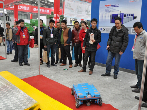 IM网页版参加2015中国西部国际装备制造业博览会-展会现场-3.jpg