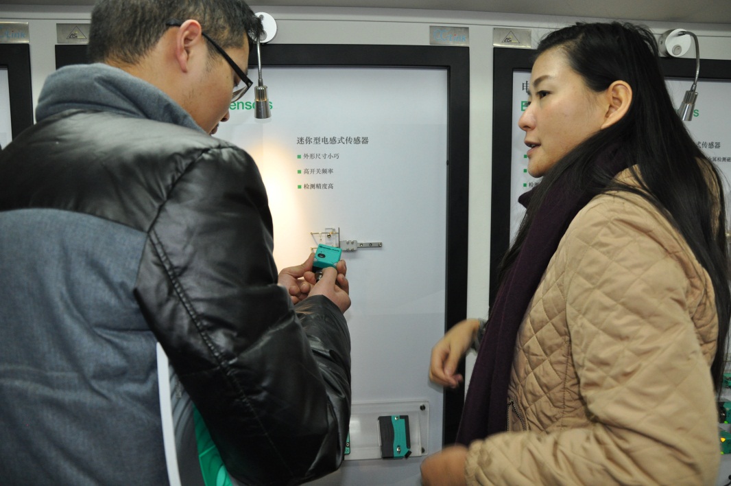 倍加福携多款传感器探访IM网页版公司-4.jpg
