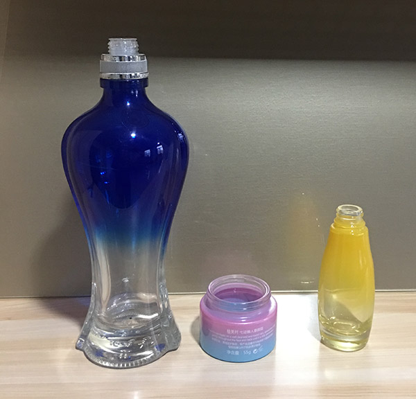 水性LETOU.COM金属烤漆在酒瓶和化妆瓶上的运用